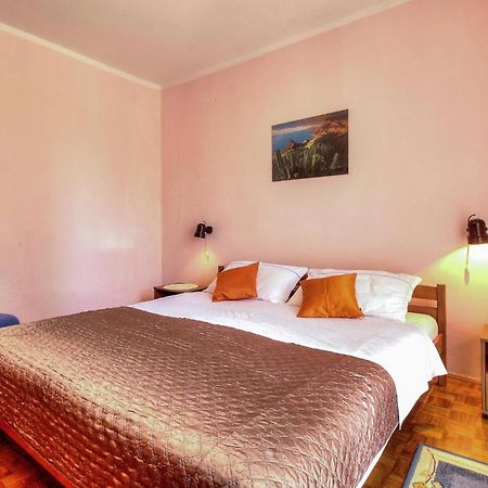 Amazing Apartment In Porec With Wifi Extérieur photo