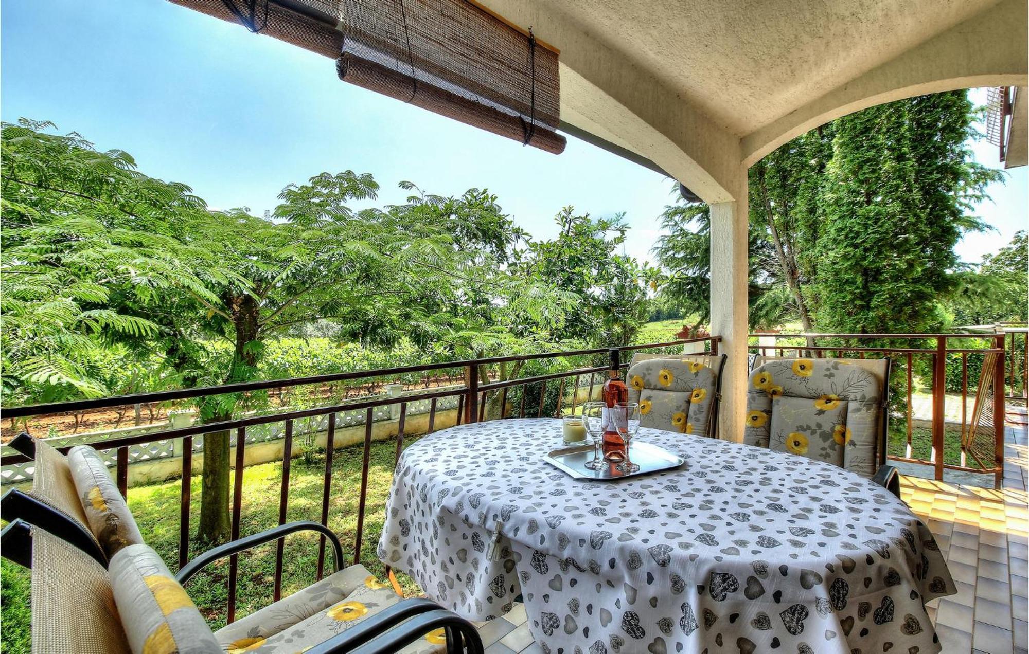 Amazing Apartment In Porec With Wifi Extérieur photo