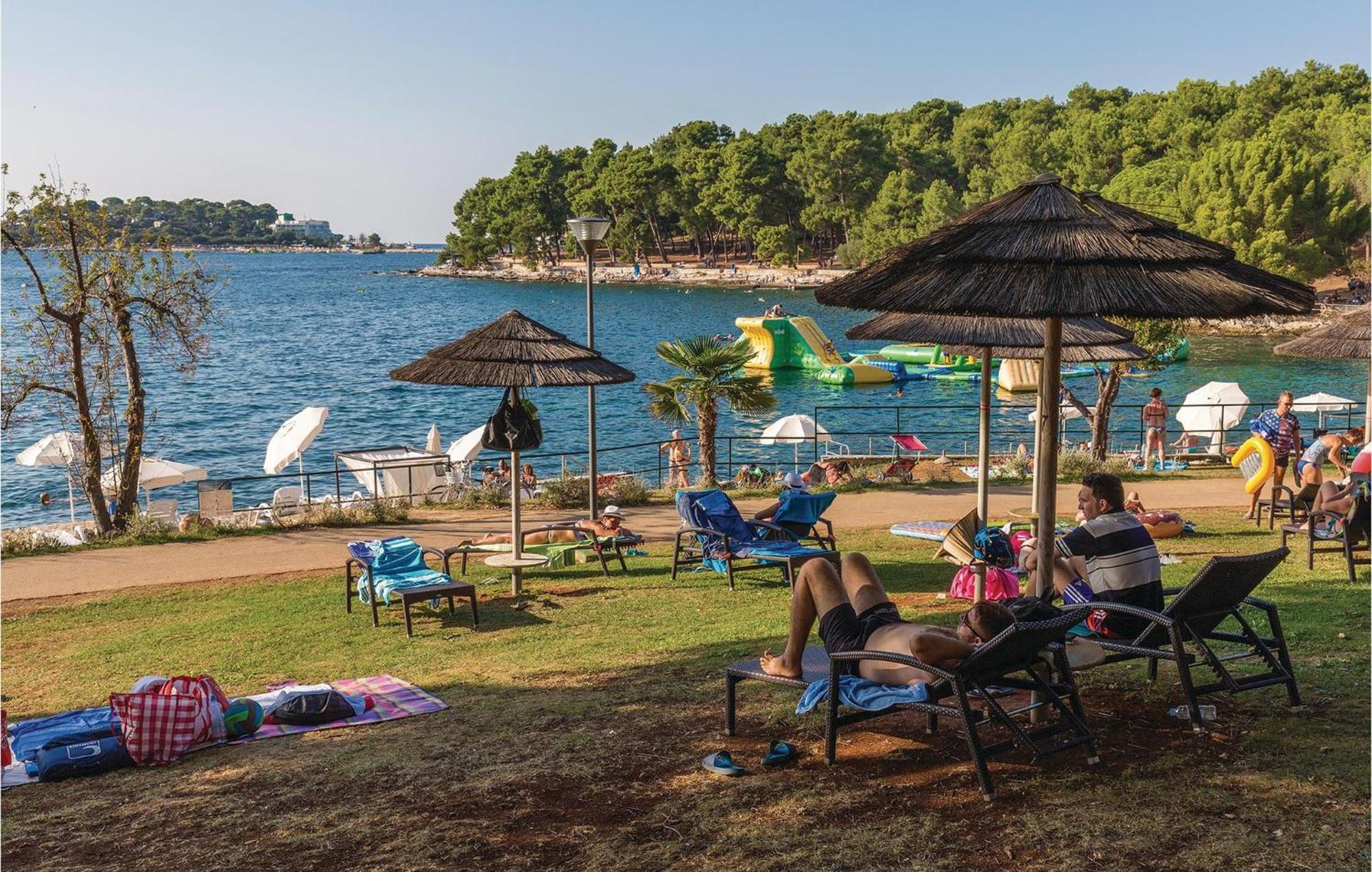 Amazing Apartment In Porec With Wifi Extérieur photo