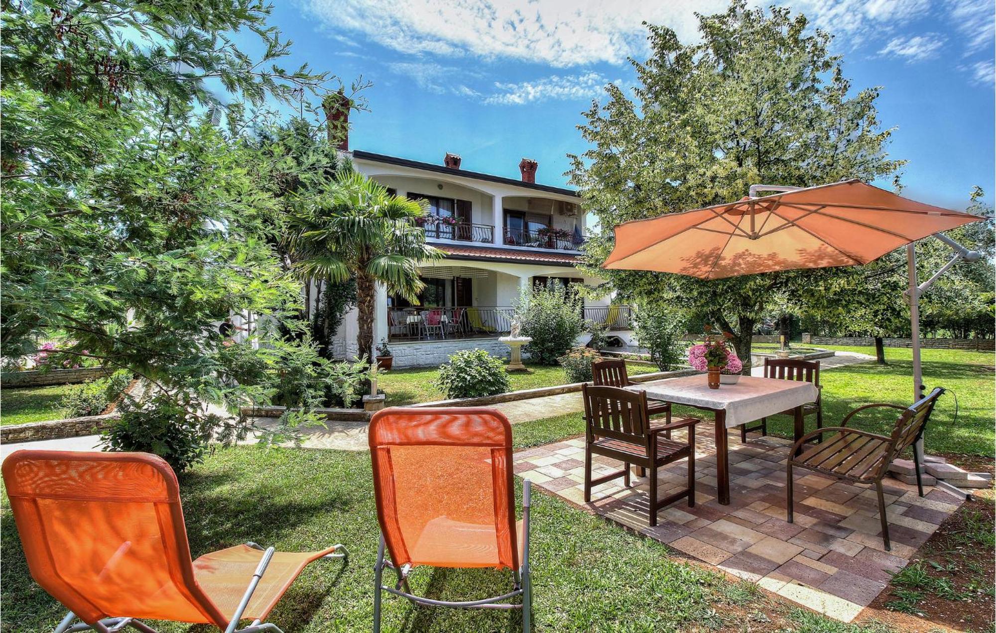 Amazing Apartment In Porec With Wifi Extérieur photo