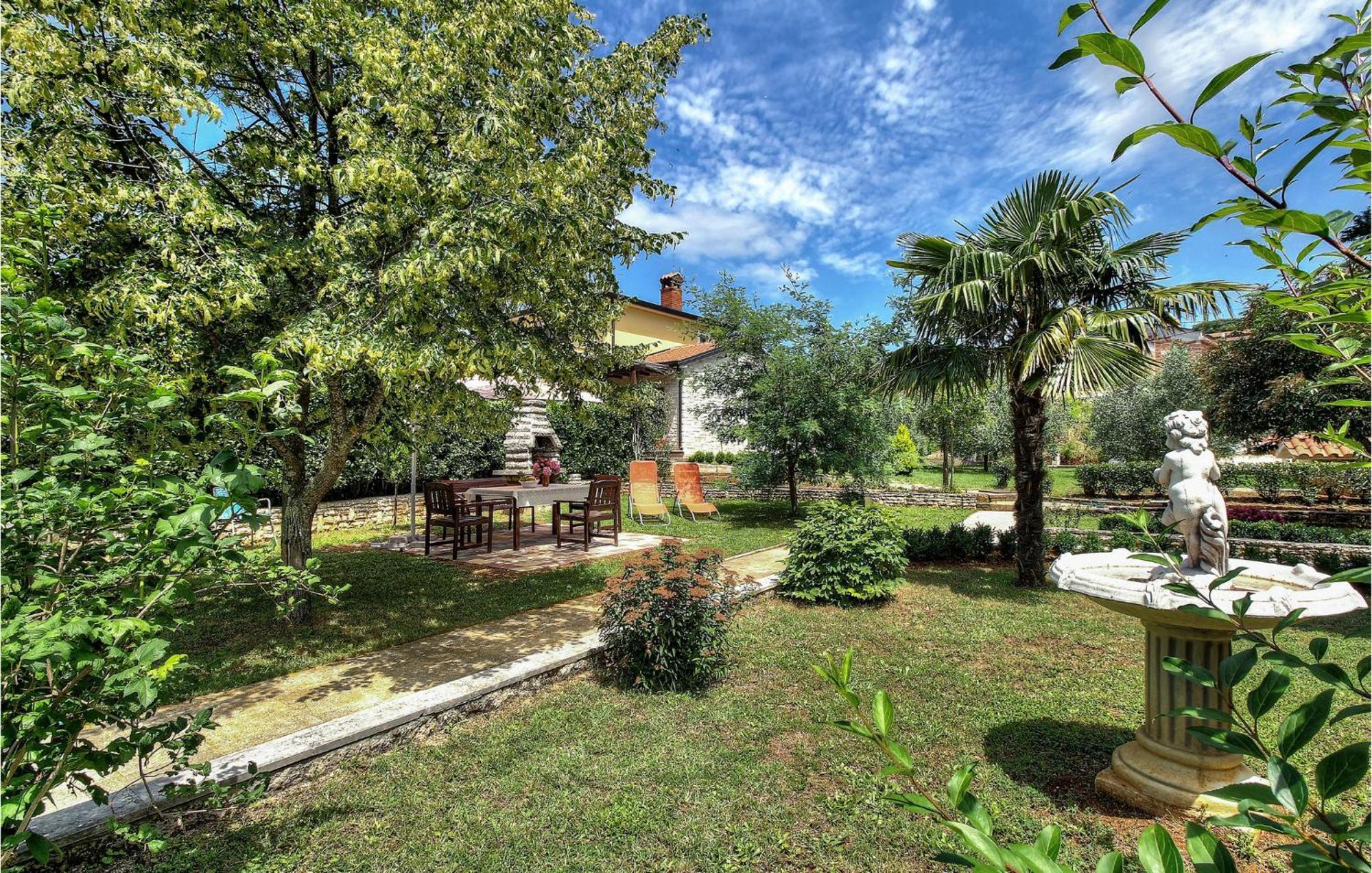 Amazing Apartment In Porec With Wifi Extérieur photo