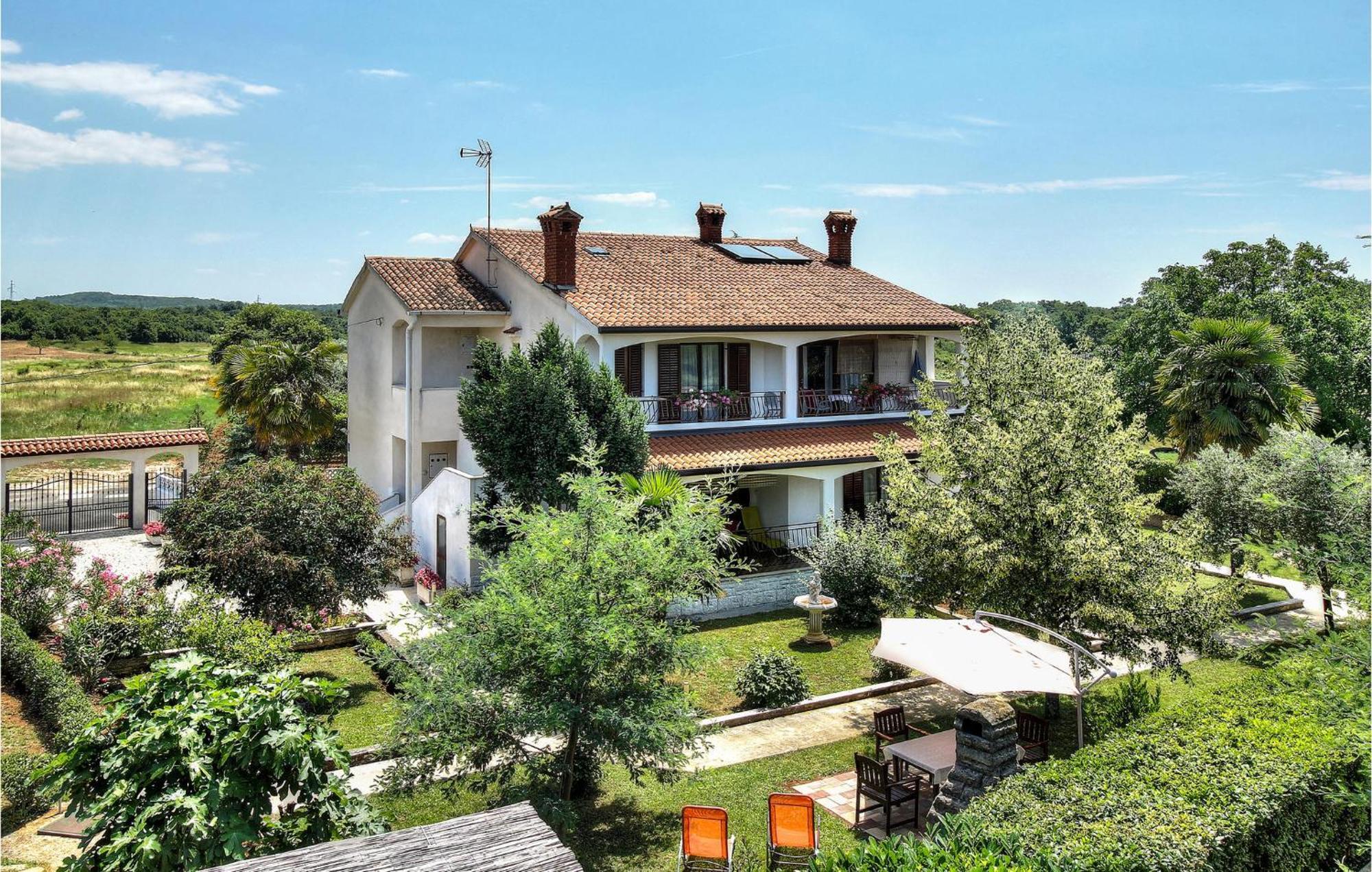 Amazing Apartment In Porec With Wifi Extérieur photo