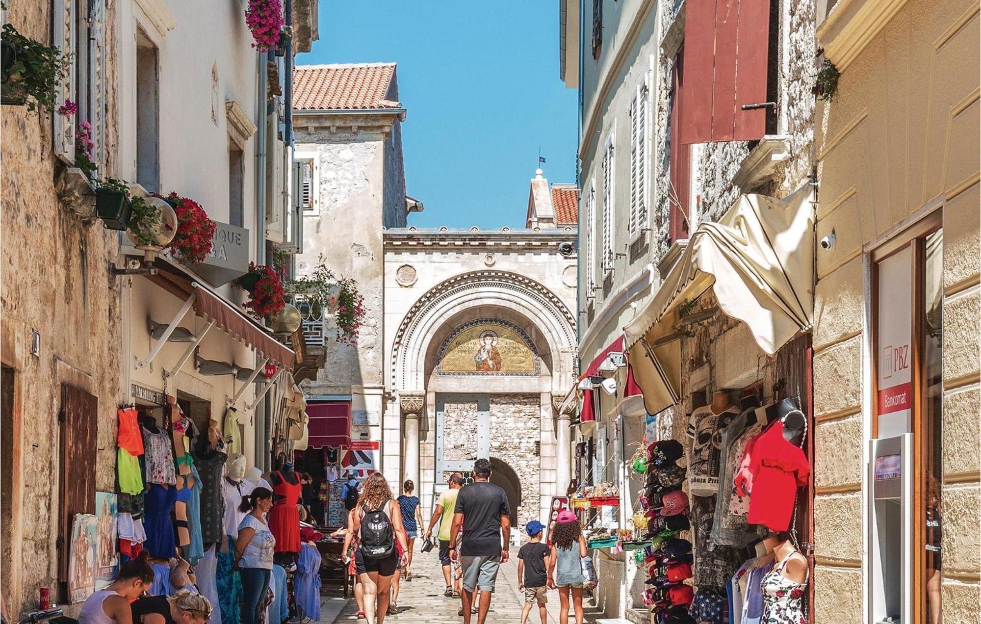 Amazing Apartment In Porec With Wifi Extérieur photo