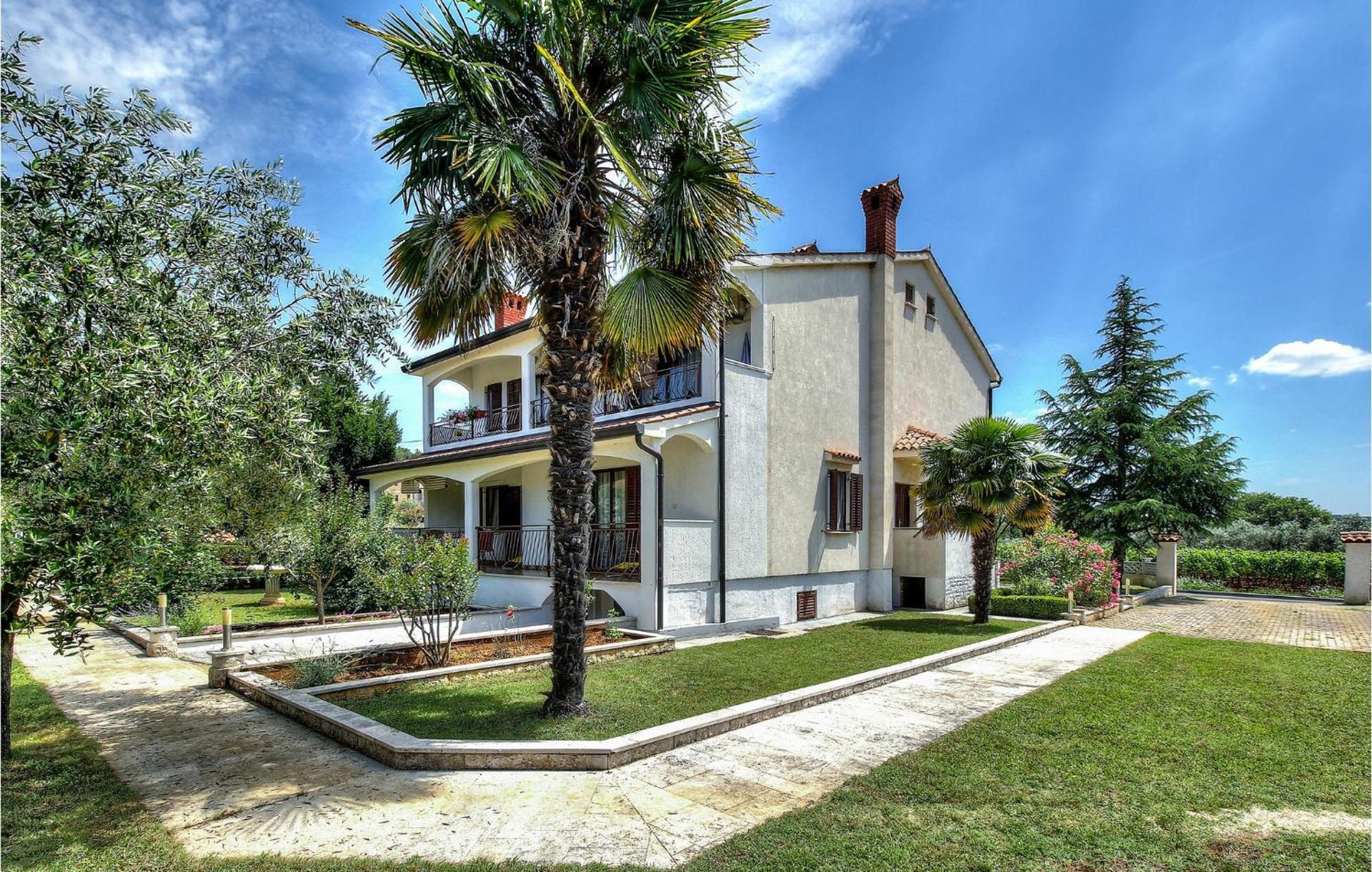 Amazing Apartment In Porec With Wifi Extérieur photo