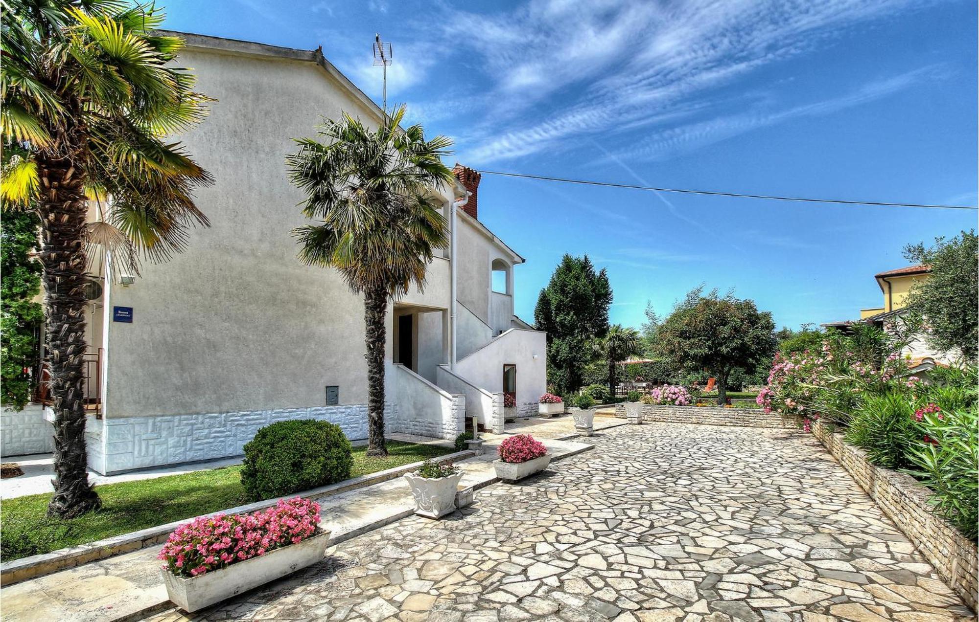 Amazing Apartment In Porec With Wifi Extérieur photo