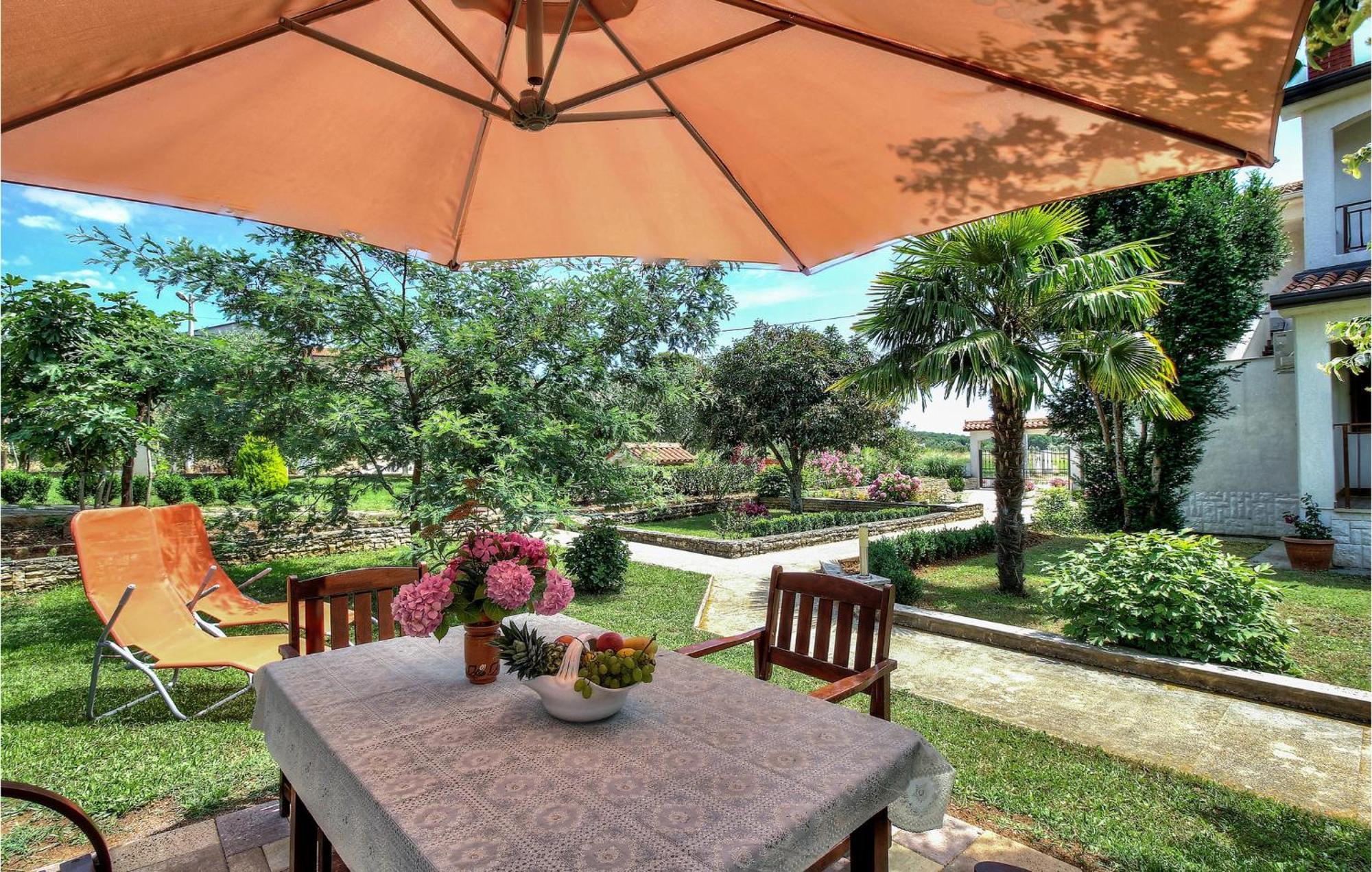 Amazing Apartment In Porec With Wifi Extérieur photo